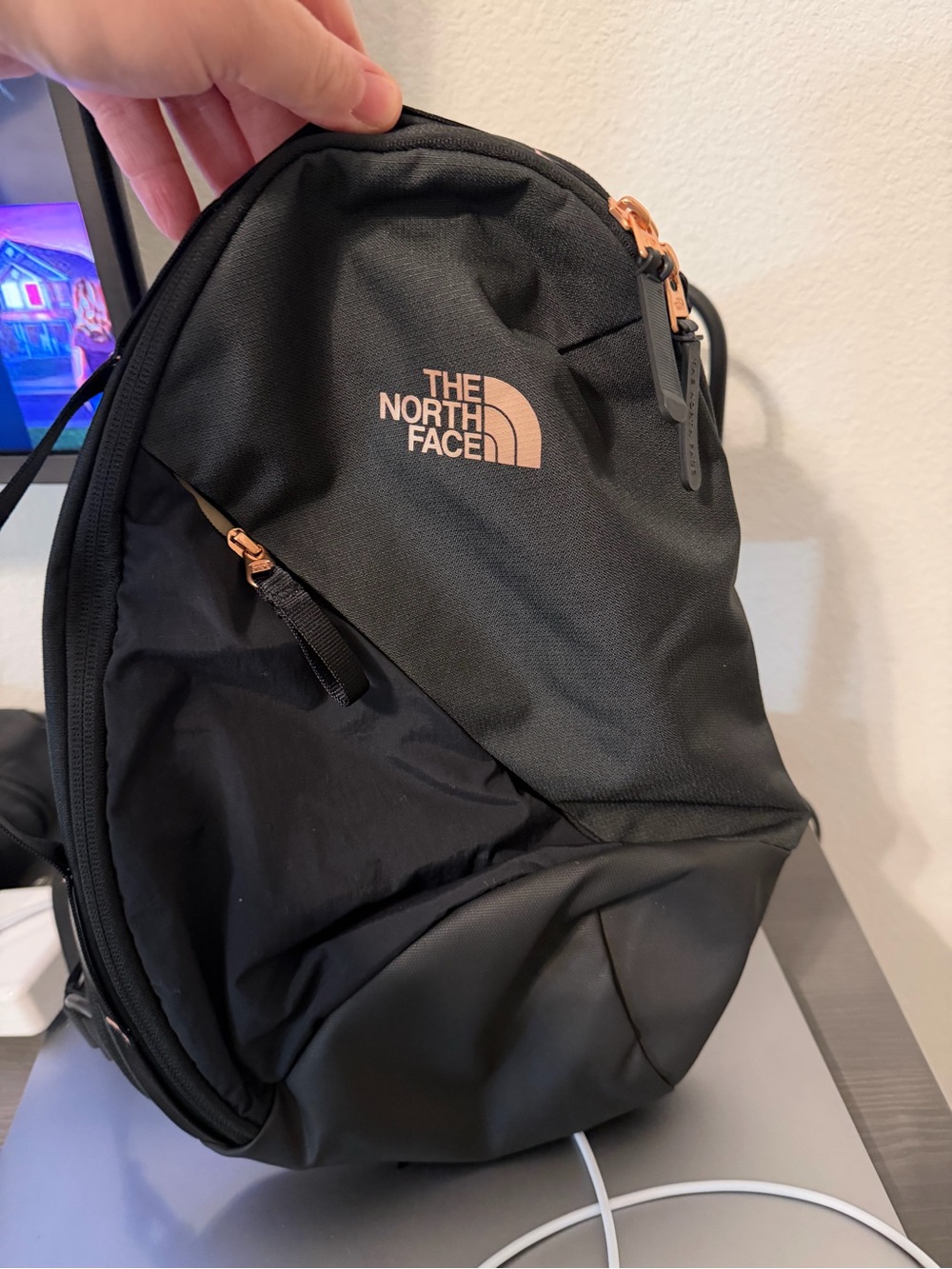 THE NORTH FACE Women's Isabella SIing | Slim Carry Crossbody Bag